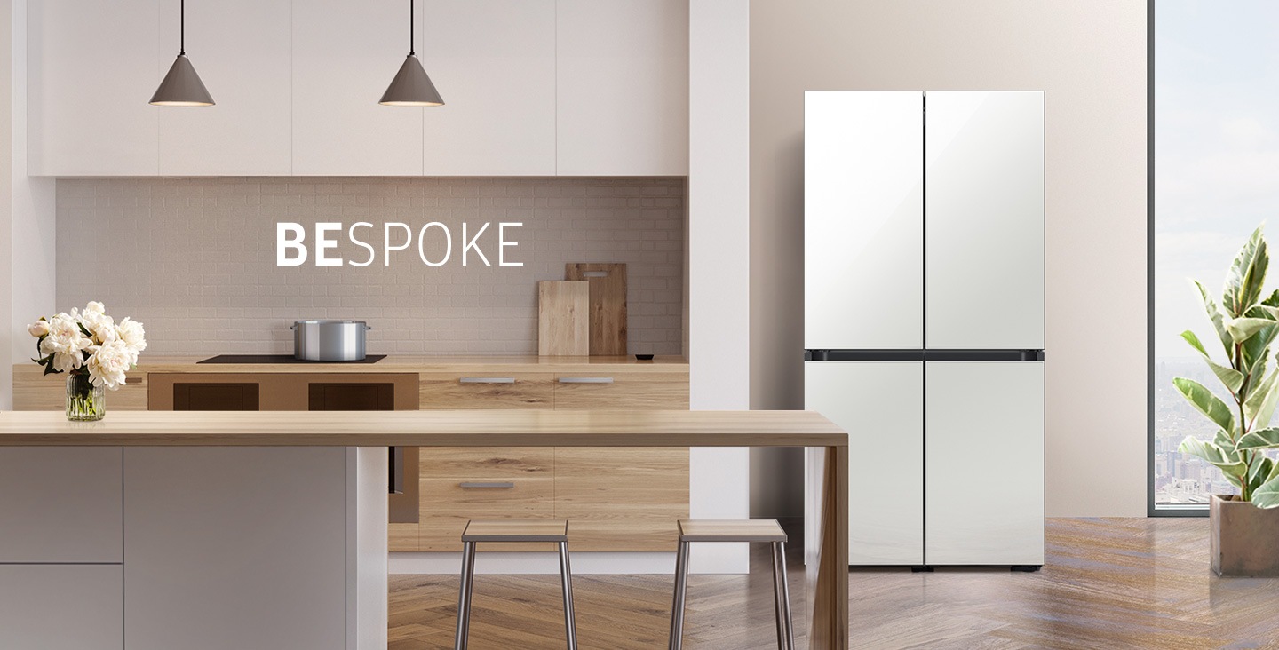 주방에 놓인 비스포크 4도어 제품이 다양한 패널 색상으로 바뀌는 모습입니다.