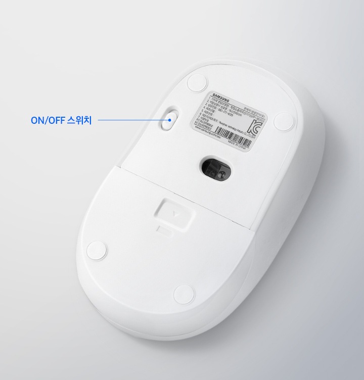 마우스 하단 ON/OFF 스위치 버튼 부분이 보입니다.