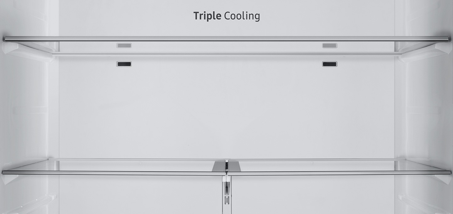 냉장고 내상 커버가 확대되어 보여지고 있습니다.