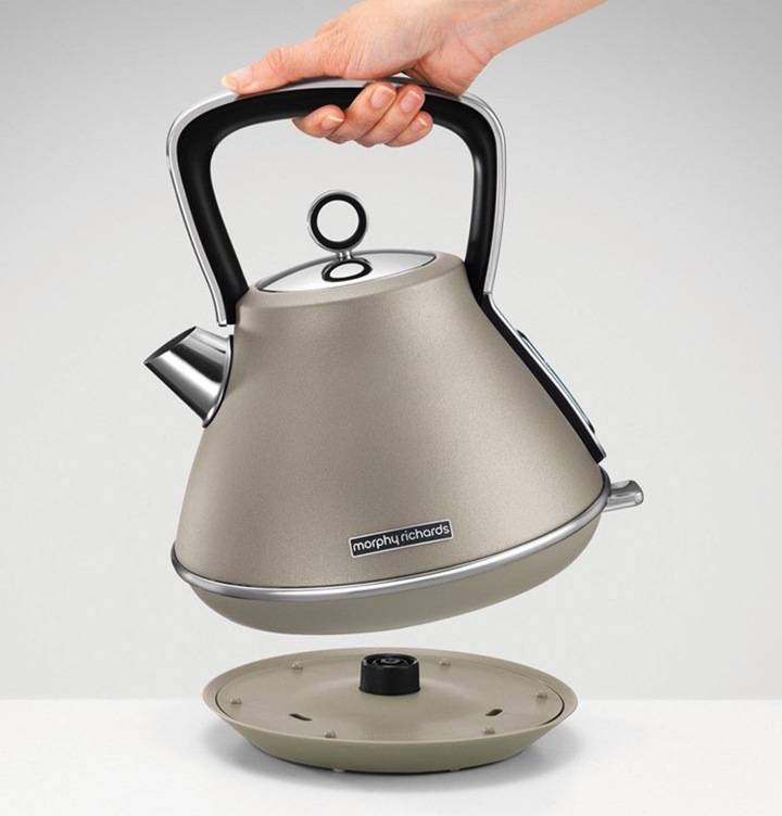 360도 회전 받침대를 보여주고 있습니다.