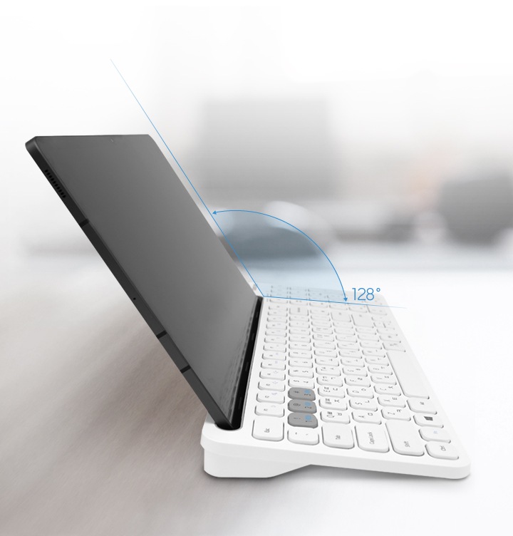 키보드에 거치된 스마트 기기가 보이며, 안정감 있는 모습을 나타냅니다.