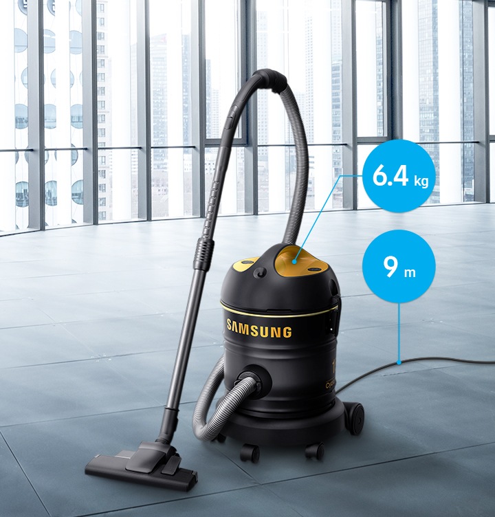 대형 사무실공간으로 보이는 곳에 업소용 청소기 유로 옐로우 제품 브러시 착장 정면 왼쪽 45도 모습입니다.