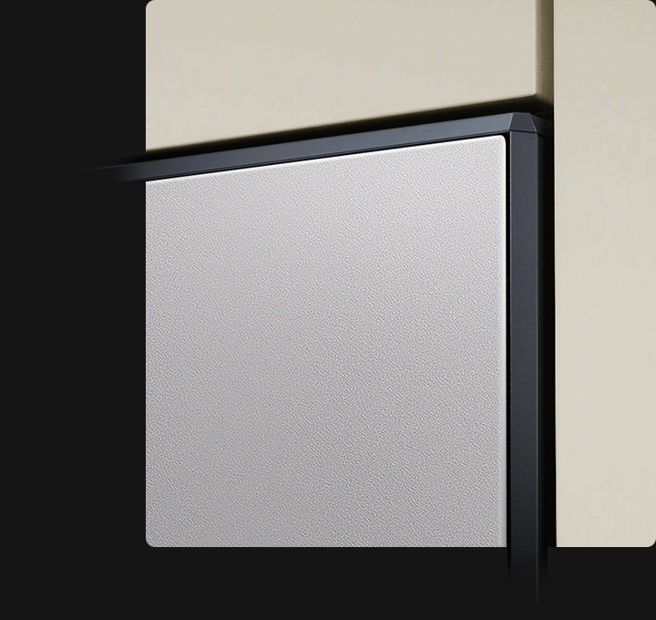 다크 차콜 프레임이 적용된 냉장고 프레임이 확대되어있습니다.