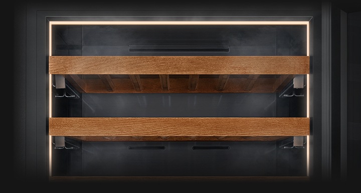 냉기가 느껴지는 냉장고 내상 이미지가 보입니다.