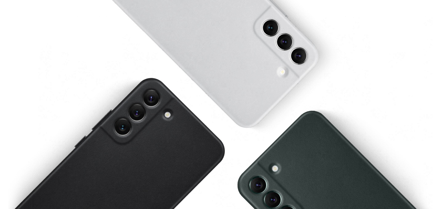 갤럭시 S22 스마트 클리어 뷰 커버(항균) 3개의 제품에 갤럭시 기기가 장착되어 있으며 각각의 다른 색으로 눕혀서 보여지고 있습니다.