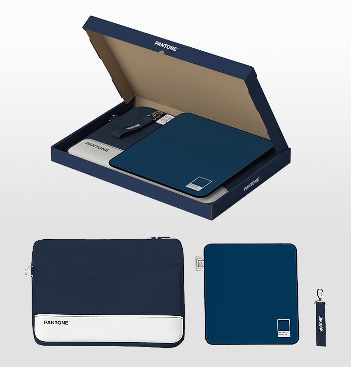 기프트 박스 구성품이 보입니다.