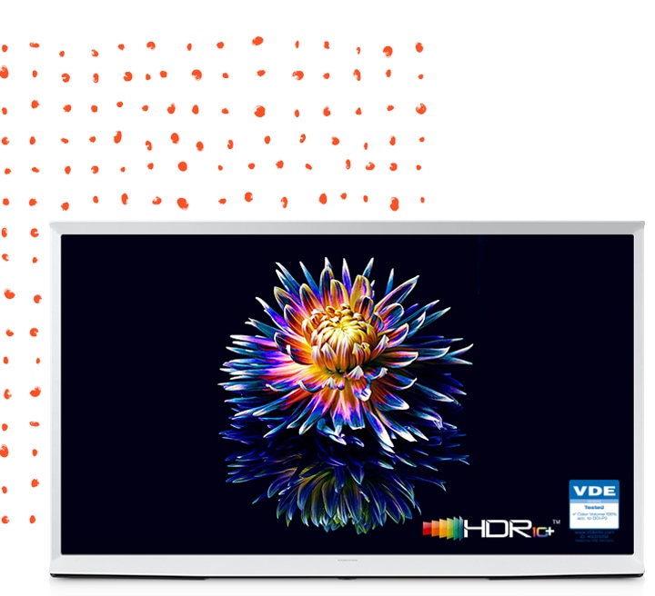 The Serif 클라우드 화이트 제품의 정면컷이 보이고,  화면속에는 화려한 색감의 온스크린이 보입니다. 우측하단에는 HDR10+ 로고와 VDE 로고가 보입니다.