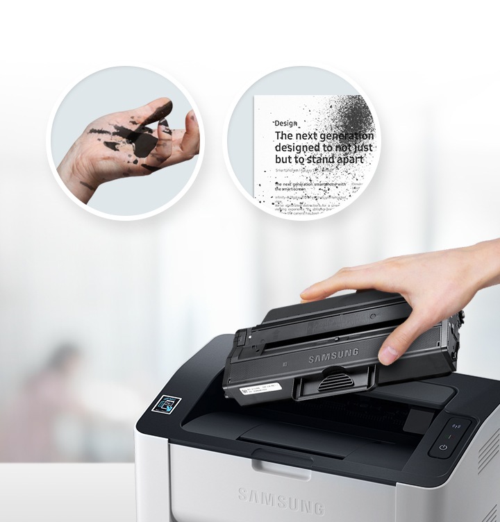 이미지 상단에는 손에 토너가 묻어있는 이미지와 출력물에 토너가 번져 있는 이미지가 왼쪽에서 오른쪽으로 나열되어 있고 이미지 오른쪽 하단에는 오른쪽 위에서 내려본 프린트 이미지와 정품 제품을 손에 들고 있는 정면 이미지가 있습니다.