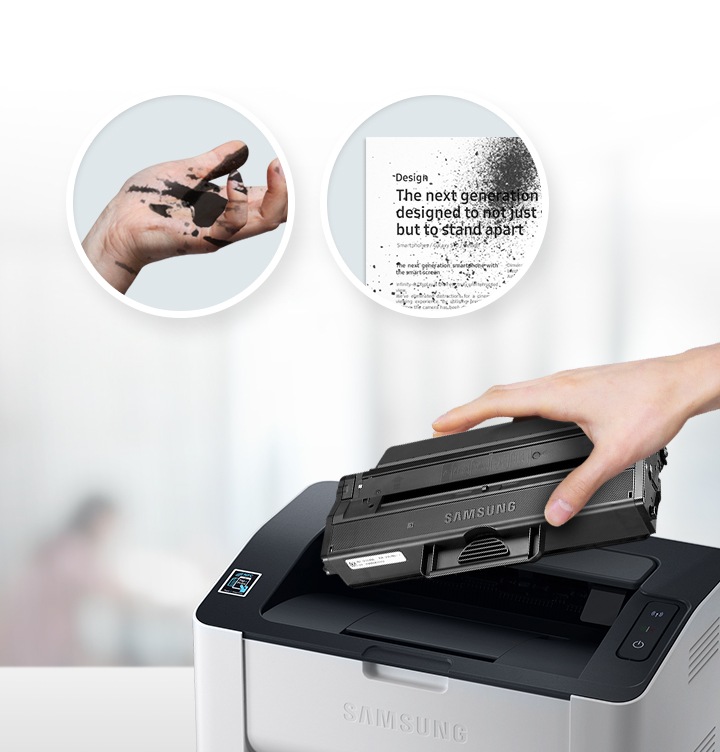 이미지 상단에는 손에 토너가 묻어있는 이미지와 출력물에 토너가 번져 있는 이미지가 왼쪽에서 오른쪽으로 나열되어 있고 이미지 오른쪽 하단에는 오른쪽 위에서 내려본 프린트 이미지와 정품 제품을 손에 들고 있는 정면 이미지가 있습니다.