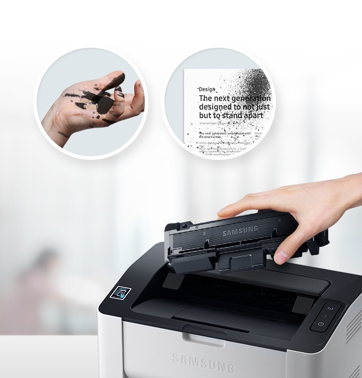 이미지 상단에는 손에 토너가 묻어있는 이미지와 출력물에 토너가 번져 있는 이미지가 왼쪽에서 오른쪽으로 나열되어 있고 이미지 오른쪽 하단에는 오른쪽 위에서 내려본 프린트 이미지와 정품 제품을 손에 들고 있는 정면 이미지가 있습니다.