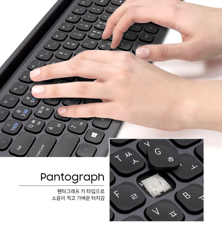 팬터그래프 방식 키보드를 보여주고 있습니다.