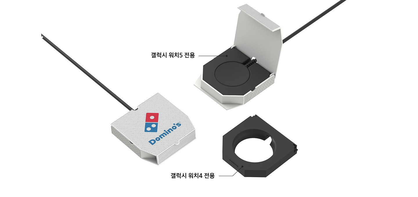 갤럭시 워치 도미노 충전독 거치대 뚜껑을 열면 충전독을 연결하는 홈이 패어있습니다. 갤럭시 워치5 전용, 4전용 이미지가 있습니다.