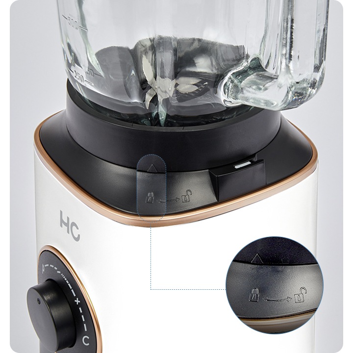 해피콜 블렌더 브리즈 베이직 플러스 모델 중간이 확대되어 있으며 잠금장치 버튼 부분이 확대되어 있습니다.