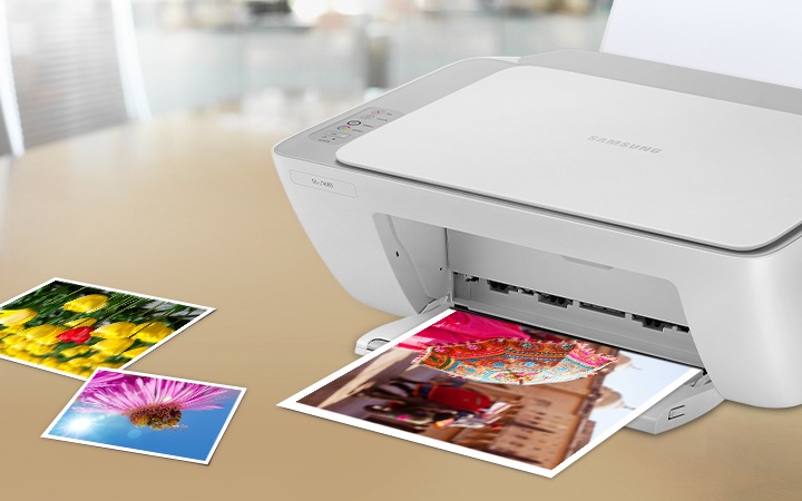 제품 위쪽 정면을 오른쪽으로 보면서 출력이 된 사진들을 함께 볼 수 있는 사진