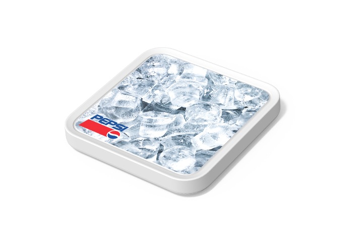 펩시 무선 충전기 위에서 내려다 본 이미지 입니다. 왼쪽으로 30도 회전 되어 있습니다.