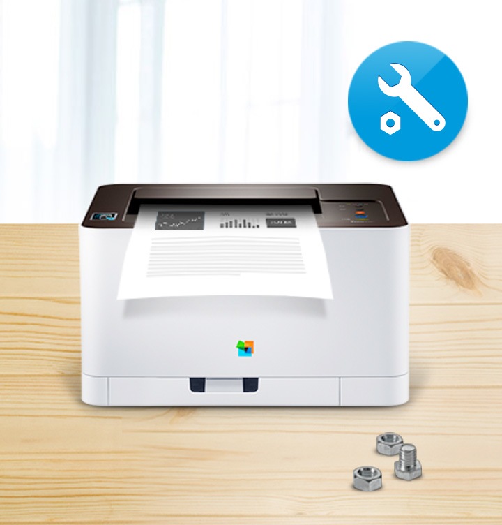 나무로 된 책상 위에 프린터 15도 위에서 내려본 이미지가 있으며 프린터 이미지 오른쪽 상단 부분에는 공구 아이콘이 있습니다. 이미지 하단에는 너트와 볼트가 널브러져 있는 이미지가 있습니다.