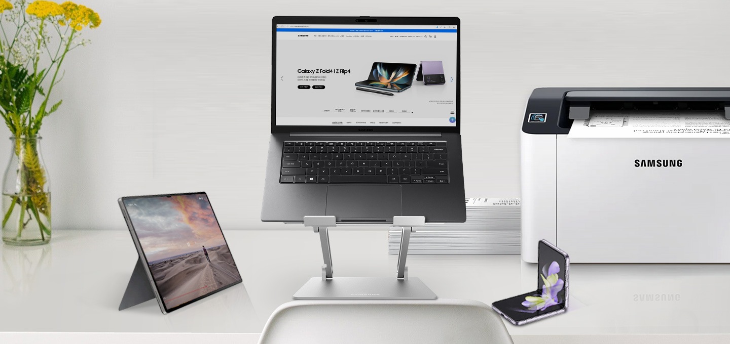 접이식 노트북 거치대의 인테리어 컷을 보여주고 있습니다.