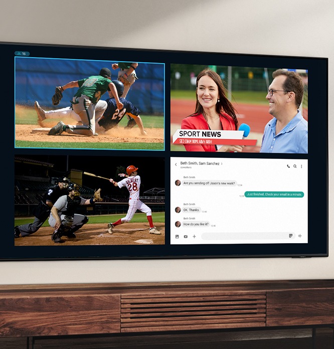 우측 이미지는 벽걸이 TV 가 설치되어 있고 TV 온스크린에는 야구 화면 2가지, 뉴스, 채팅창이 보입니다.