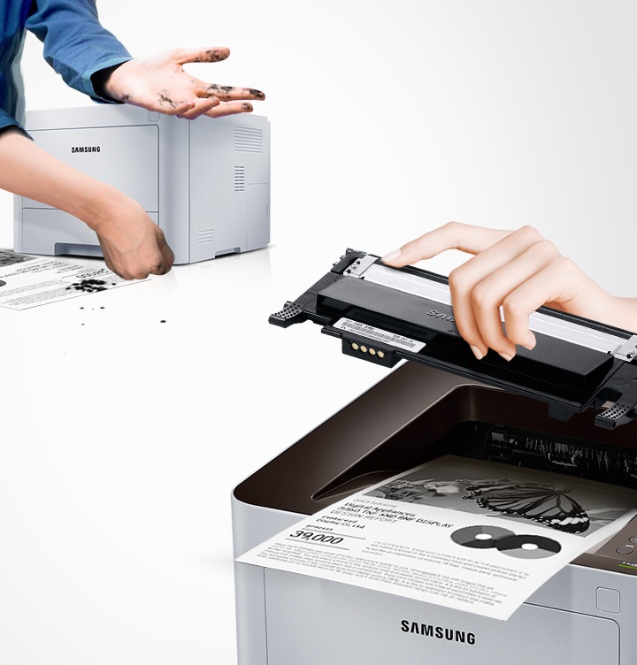 삼성 정품 토너가 고장 없이 안전함을 보여주는 컷으로서, 좌측에 비정품 토너를 사용한 프린터는 토너가 고장이 났고, 우측에 삼성 정품 토너를 사용한 프린터는 고장없이 출력물이 보이고 있습니다.