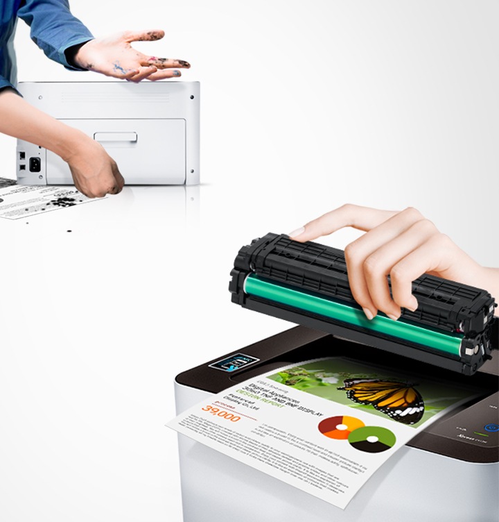 삼성 정품 토너가 고장 없이 안전함을 보여주는 컷으로서, 좌측에 비정품 토너를 사용한 프린터는 토너가 고장이 났고, 우측에 삼성 정품 토너를 사용한 프린터는 고장없이 출력물이 보이고 있습니다.