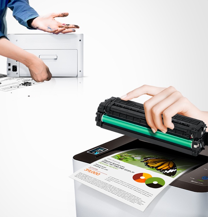 삼성 정품 토너가 고장 없이 안전함을 보여주는 컷으로서, 좌측에 비정품 토너를 사용한 프린터는 토너가 고장이 났고, 우측에 삼성 정품 토너를 사용한 프린터는 고장없이 출력물이 보이고 있습니다.