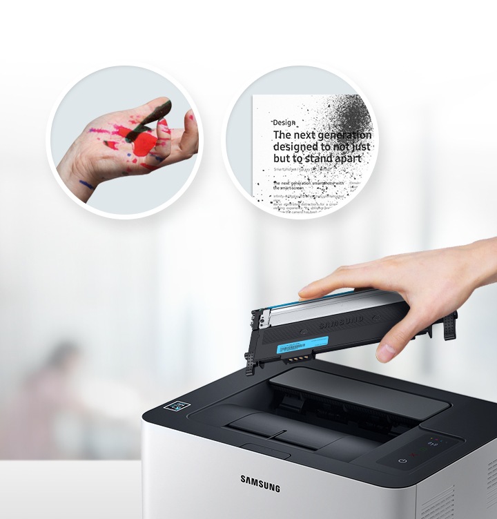 이미지 상단에는 손에 토너가 묻어있는 이미지와 출력물에 토너가 번져 있는 이미지가 왼쪽에서 오른쪽으로 나열되어 있고 이미지 오른쪽 하단에는 오른쪽 위에서 내려본 프린트 이미지와 정품 제품을 손에 들고 있는 정면 이미지가 있습니다.