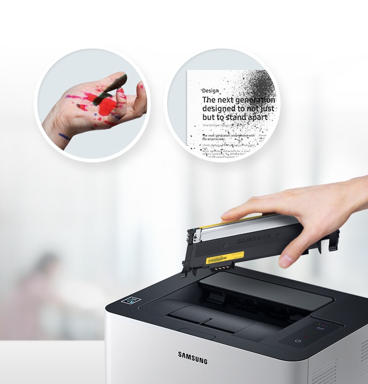 이미지 상단에는 손에 토너가 묻어있는 이미지와 출력물에 토너가 번져 있는 이미지가 왼쪽에서 오른쪽으로 나열되어 있고 이미지 오른쪽 하단에는 오른쪽 위에서 내려본 프린트 이미지와 정품 제품을 손에 들고 있는 정면 이미지가 있습니다.