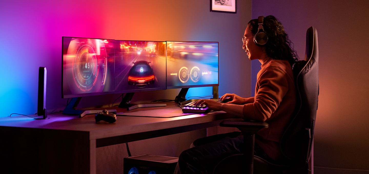 TV장면을 조명과 동기화하여 틀어놓은 사진입니다.