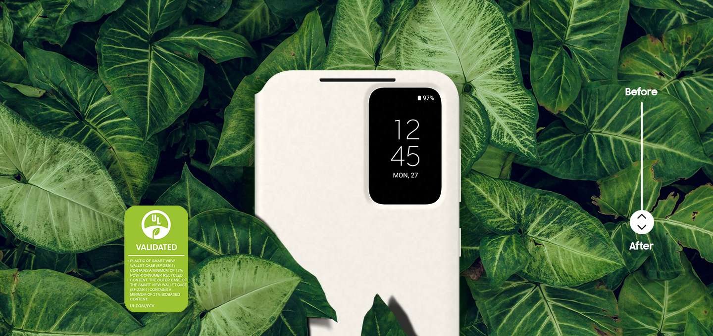 스마트 뷰 월렛 커버를 착용한 갤럭시 S23 기기의 전면이 두꺼운 녹색 잎으로 둘러싸여 있습니다. 텍스트에는 갤럭시 S23 스마트 뷰 월렛 커버(EF-ZS911)의 플라스틱은 최소 17 % 이상의 재활용 소재를 포함하고 있으며, 외부 커버에는 최소 21 % 이상의 바이오 소재가 포함되어 있다고 쓰여 있습니다.