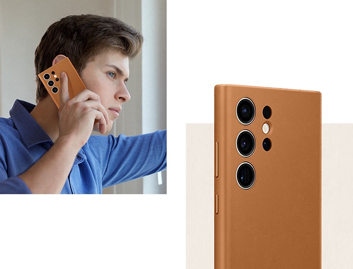 한 남성이 가죽 커버가 장착된 갤럭시 S23+ Ultra 스마트폰을 얼굴 가까이에 편안하게 들고 있습니다. 그 옆에는 커버 뒷면 클로즈업이 있습니다. 