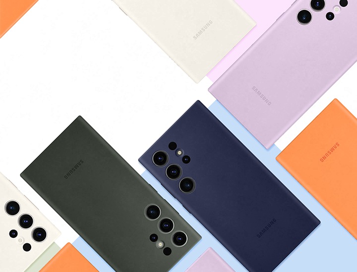 다채로운 실리콘 커버가 부착된 갤럭시 S23 Ultra 스마트폰의 뒷면이 평면으로 배치되어 있습니다.