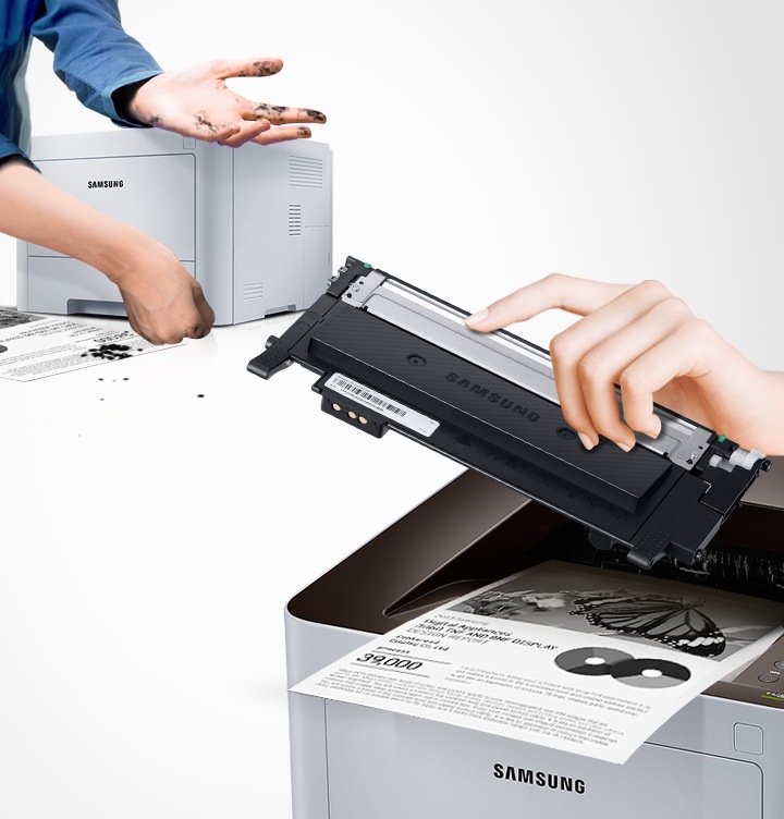 이미지 왼쪽 상단에는 비정품 제품를 사용하여 손에 잉크가 묻은 이미지가 있고 이미지 오른쪽 하단에는 프린터 오른쪽에서 내려본 이미지와 정품 제품을 손에 들고 있는 정면 이미지가 있습니다.