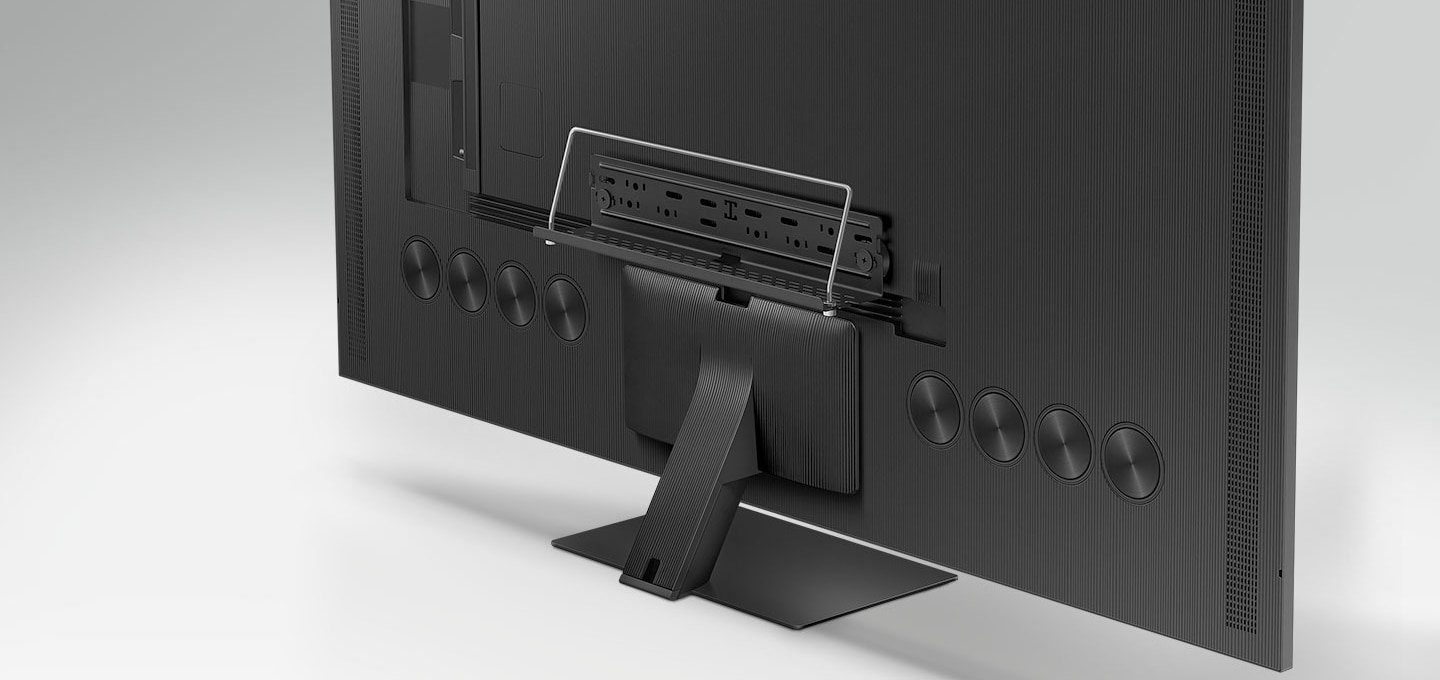 The Tray가 TV에 설치된 뒷모습입니다.