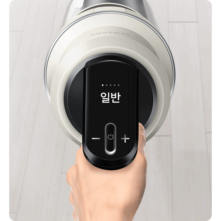 BESPOKE 제트 AI를 쥐고 있는 손이 확대되어 보여지며 알림창 메세지가 상태에 따라 변화합니다.