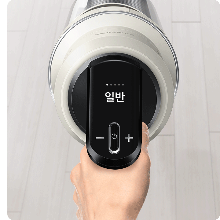 BESPOKE 제트 AI를 쥐고 있는 손이 확대되어 보여지며 알림창 메세지가 상태에 따라 변화합니다.