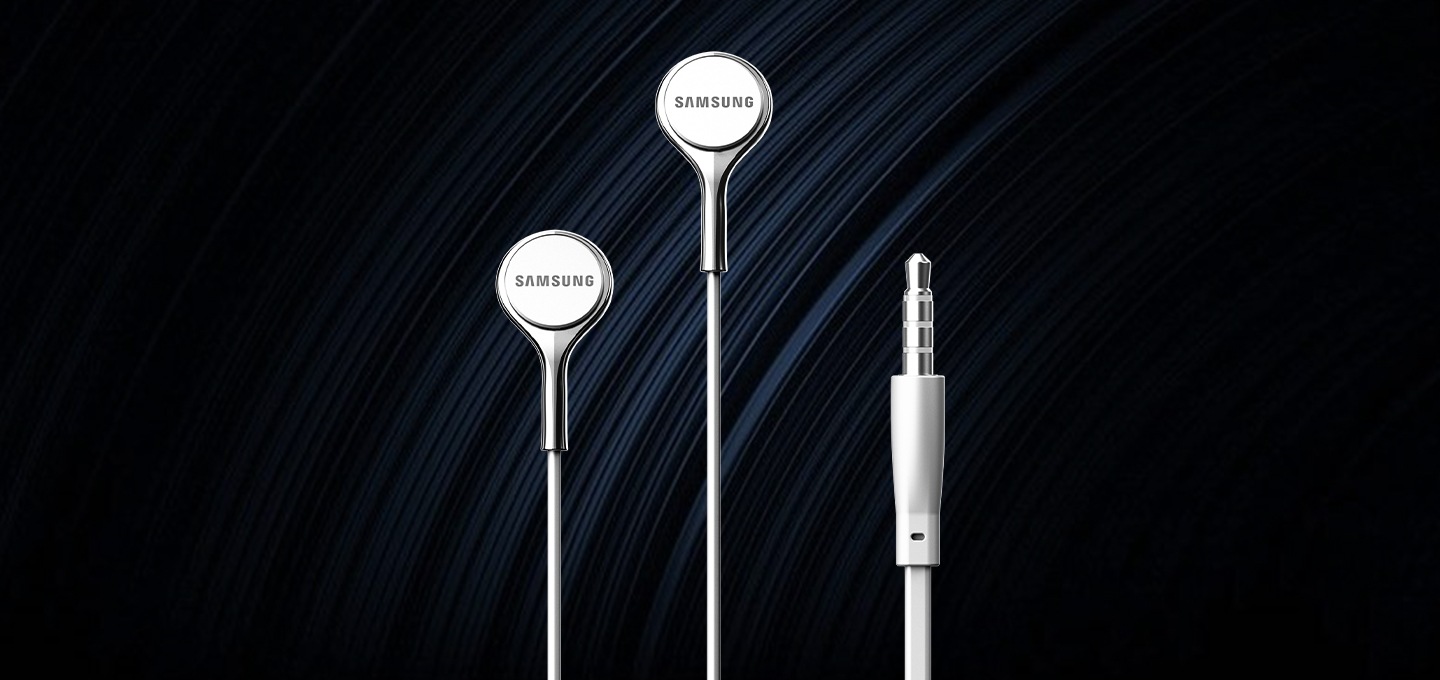 편안하고 안정적인 착용감을 제공하는 이어폰의 모습과 3가지 사이즈의 이어팁이 적용가능한 내용을 설명하고 있습니다.