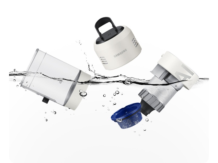 깨끗한 물에 분리된 BESPOKE 제트 AI 먼지통이 잠기고 있습니다.