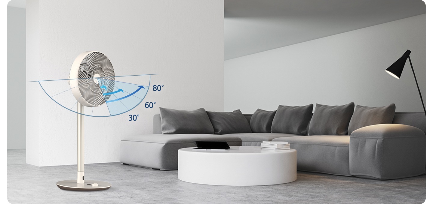 그레이톤의 소파가 있는 거실에 선풍기가 놓여져 있고 선풍기의 회전각이 표기되어 있습니다. 회전각은 총 30º, 60º, 80º 로 설정했을때의 범위를 표시하여 보여주고 있습니다.