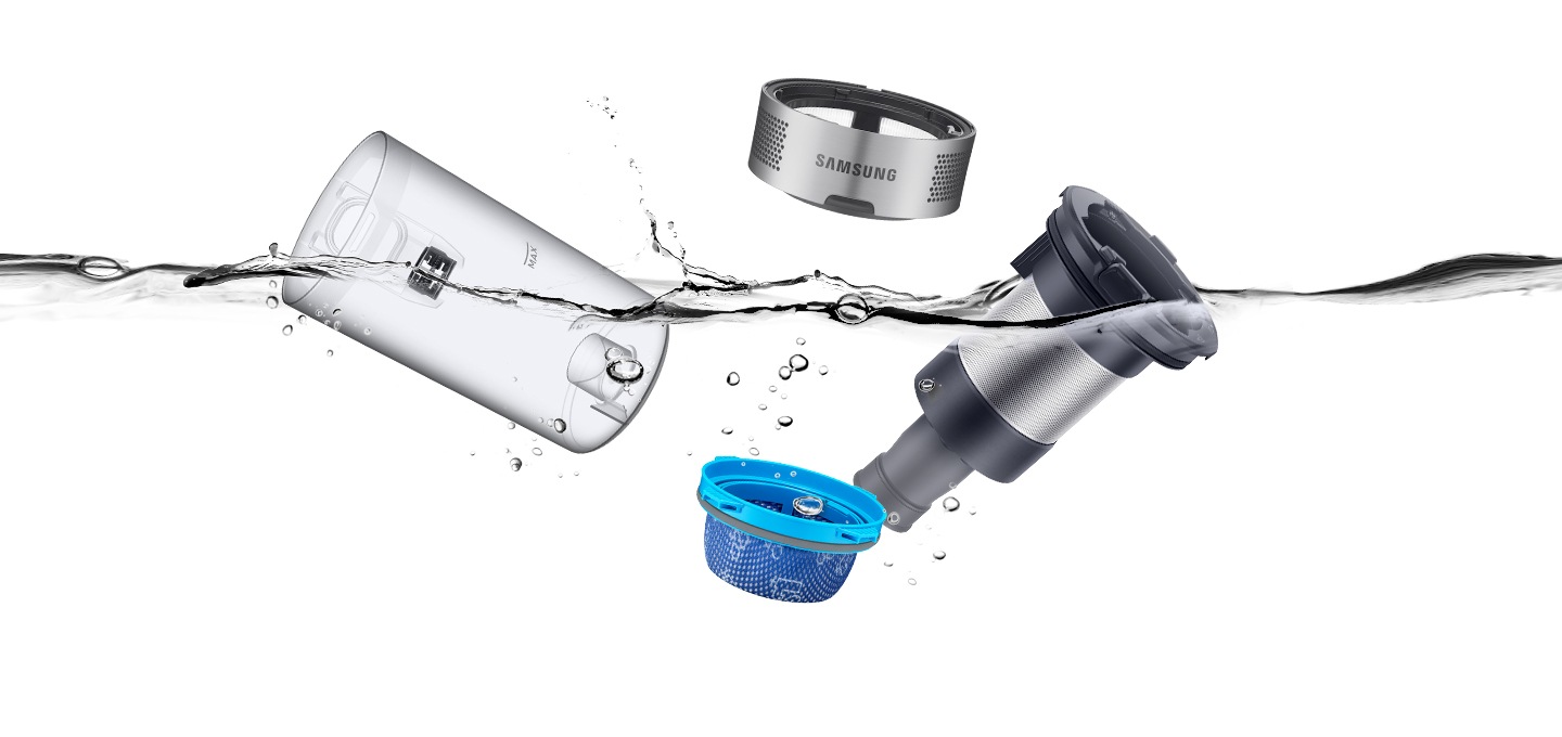 제트 150W의 먼지통이 분해되어 물세척 되는 모습이 보입니다.