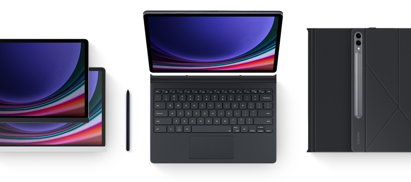 스마트 북커버를 사용한 다양한 이미지가 보여집니다. 왼쪽에는 노트페이터 스크린을 착용 갤럭시 탭이 2개가 각각 흰색과 검은색의 기기가 겹쳐서 보여지며 오른쪽 옆에 S펜이 보여집니다. 이미지 가운데쪽에는  스마트 북커버를 착용 갤럭시 탭이 펼쳐져 화면과 키보드가 보여집니다. 오른쪽에는 스마트 북커버를 착용 갤럭시 탭이 닫혀져 후면이 보여집니다.