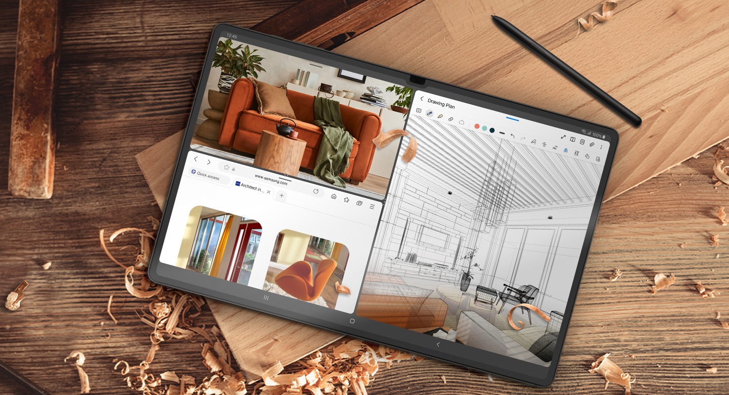 원목 공장의 배경이 보이며 그 위에 갤럭시 탭과 S펜이 보여지고 있습니다.