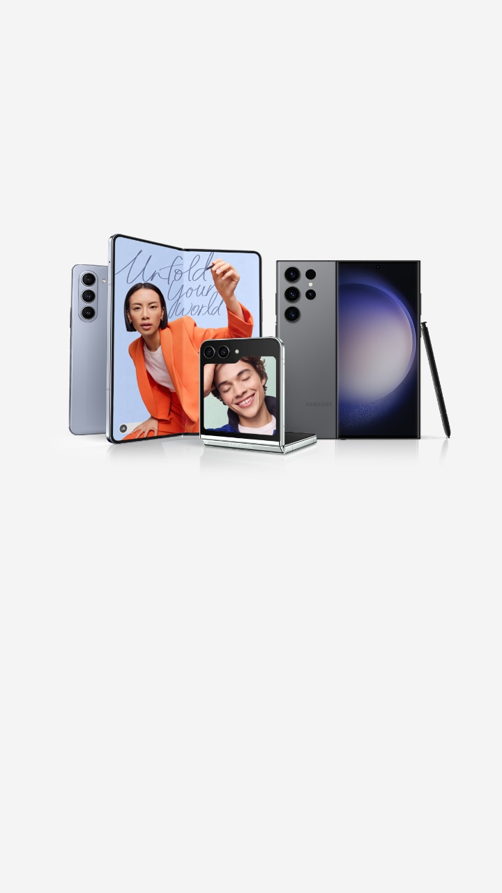 좌측에는 주황색 옷을 입은 여자가 글씨를 쓰는 모습이 화면에 보이는 Galaxy Z Fold5 아이스 블루, 그 옆에는 머리를 쓸어 넘기며 눈을 감고 웃고 있는 남자 모습이 화면에 보이는 Galaxy Z Flip5 민트,
우측에는 갤럭시 S23 울트라 그라파이트 전후면과 S펜