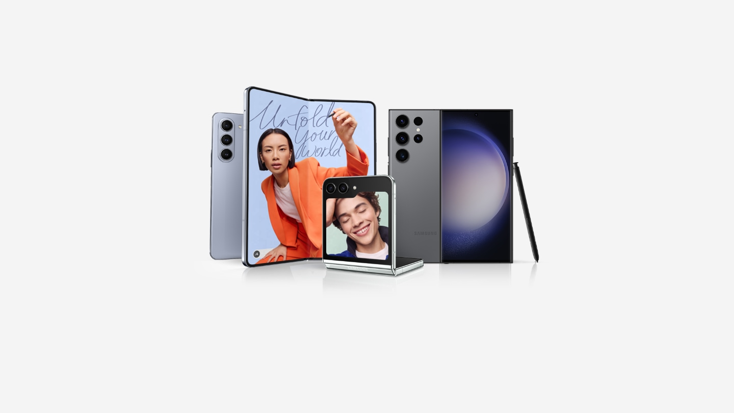 좌측에는 주황색 옷을 입은 여자가 글씨를 쓰는 모습이 화면에 보이는 Galaxy Z Fold5 아이스 블루, 그 옆에는 머리를 쓸어 넘기며 눈을 감고 웃고 있는 남자 모습이 화면에 보이는 Galaxy Z Flip5 민트,
우측에는 갤럭시 S23 울트라 그라파이트 전후면과 S펜