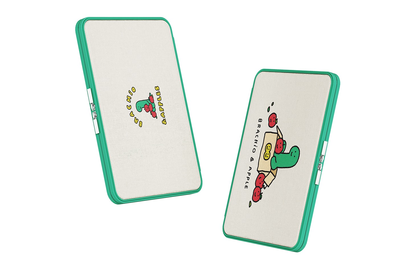 조구만 스튜디오 스탠딩 파우치 제품 두 가지가 보여집니다. 왼쪽에는 조구만 스튜디오 스탠딩 파우치(베이지) 제품 후면이 기울어져 보이며, 오른쪽에는 조구만 스튜디오 스탠딩 파우치(베이지) 제품 정면이 기울어져 보여집니다.