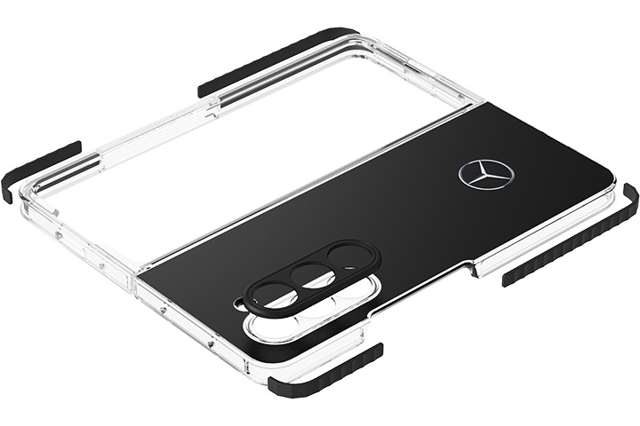 갤럭시 Z 폴드5 벤츠 케이스가 놓여져 있습니다.