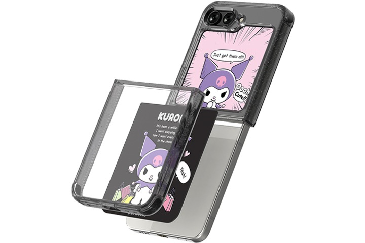 갤럭시 Z 플립5 쿠로미 플립 수트 케이스 뒷면 케이스 부분 분할샷을 보여주고 있습니다.