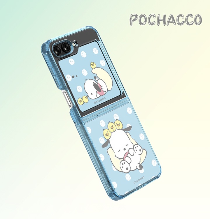 연두색 배경에 오른쪽 상단에 포차코 로고가 보여집니다. 갤럭시 Z 플립5에 케이스와 포차코 플립수트 카드(스카이 블루)가 장착되어45도 기울어져 있는 이미지가 보여집니다.