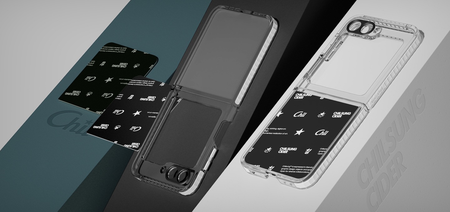 왼쪽 보라색 케이스 위에 갤럭시 Z 플립5 칠성사이다 수트 케이스 with 플립수트 카드 제품의 플립수트 카드 2개가 보여지며 가운데 검정 케이스에 갤럭시 Z 플립5 칠성사이다 수트 케이스 with 플립수트 카드의 수트케이스가 보여지며 오른쪽 흰색 케이스에는 갤럭시 Z 플립5 칠성사이다 수트 케이스 with 플립수트 카드 제품에서 케이스와 플립수트 카드가 장착되어진 케이스가 보여집니다.