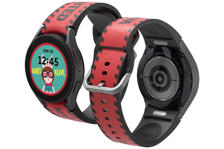 갤럭시 워치6 시리즈 MeME 스트랩 제품에 2개의 갤럭시 워치를 각각 장착한 정면, 후면이 보여집니다.