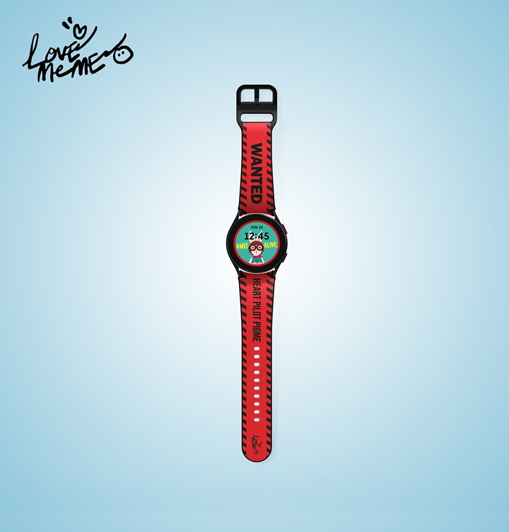 파란색 배경에 왼쪽 상단에 MeME 로고가 보여집니다. 갤럭시 워치6 시리즈 MeME 스트랩을 장착한 갤럭시 워치가 펼져져 있는 이미지가 보여집니다.